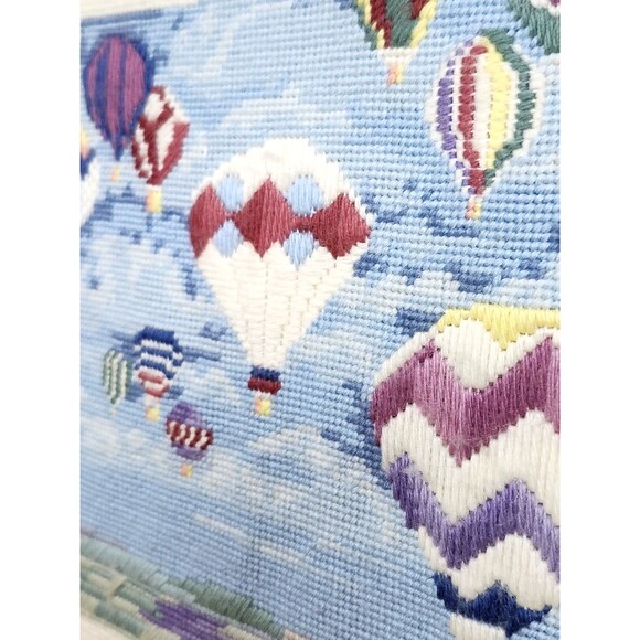 Vintage Handmade Needlepoint /Crewel Framed 15" x 19" Hot Air Balloon Picture - Picture 5 of 16